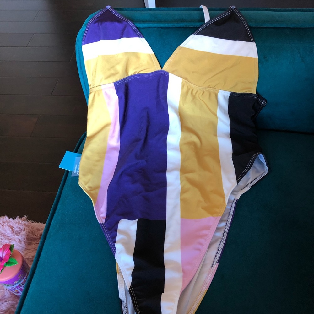Bathing suit/ swimwear